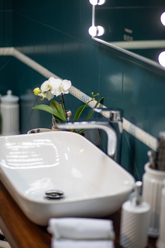 Bagno in stile eclettico di 5 di Valeria Home Interior