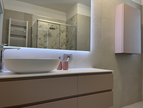 Bagno in stile contemporaneo di 6 di BF interni Bagno in stile contemporaneo di 6 di BF interni