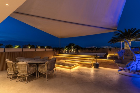Terrazza in stile moderno di 250 di MOB Architects
