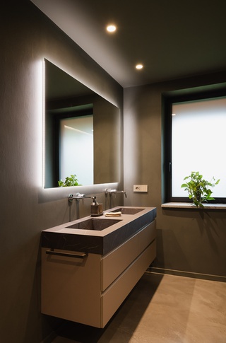 Bagno in stile urban di 6 di Qarchitetti