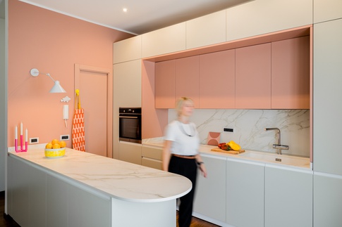 Cucina in stile contemporaneo di 22 di Micro Interior Design