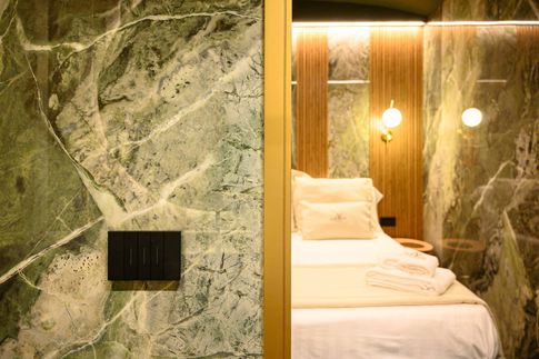 Camera da Letto in stile contemporaneo di 30 di Salvatore Sito Interior Designer