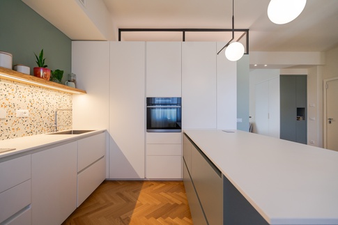 Cucina in stile contemporaneo di 23 di COBE architetti