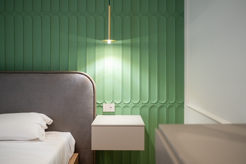 Camera da Letto in stile contemporaneo di 15 di FCInteriorDesignStudio |