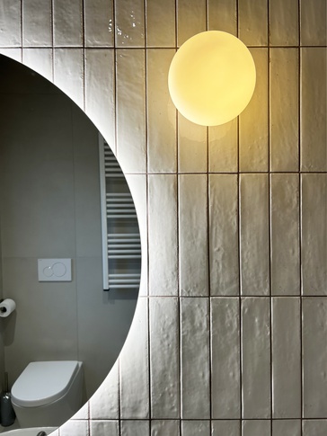 Bagno in stile contemporaneo di 5 di Studio Punto Bagno in stile contemporaneo di 5 di Studio Punto