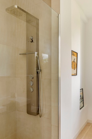 Bagno in stile contemporaneo di 7 di Caterina Scamardella Architetto