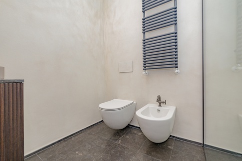 Bagno in stile minimal di 20 di Colab Design