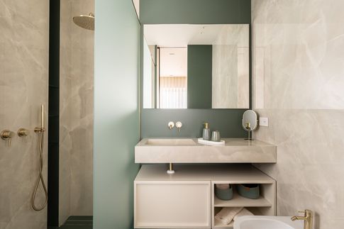 Bagno in stile contemporaneo di 4 di Areadieci architettura