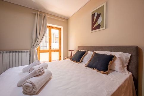 Camera da Letto in stile contemporaneo di 12 di Valeria Home Interior
