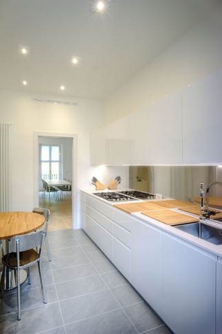 Cucina in stile contemporaneo di 10 di Pierpaolo Iannone Architetto Cucina in stile contemporaneo di 10 di Pierpaolo Iannone Architetto