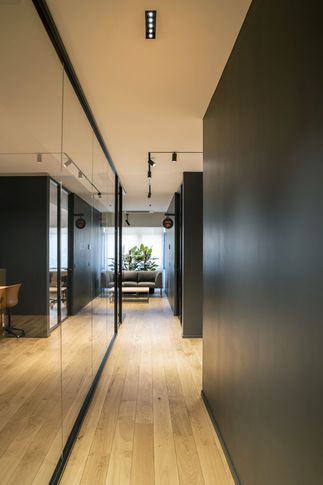 Studio in stile industriale di 160 di Pamela Camposano Ingegnere Architetto Studio in stile industriale di 160 di Pamela Camposano Ingegnere Architetto