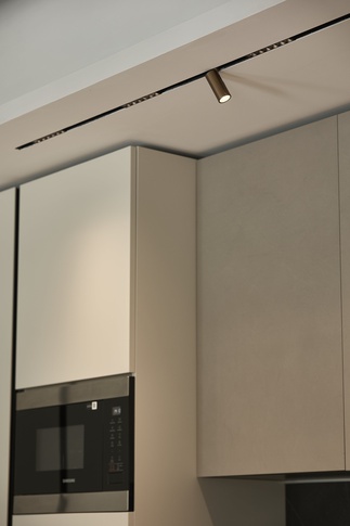 Open Space in stile contemporaneo di 50 di Alessio Vittori | Creative Design Studio Open Space in stile contemporaneo di 50 di Alessio Vittori | Creative Design Studio