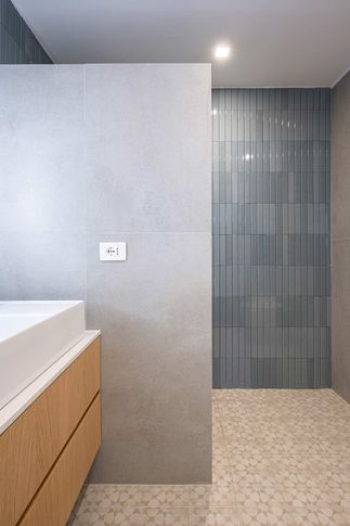 Bagno di Servizio in stile contemporaneo di 7 di MANUARINO architettura design comunicazione Bagno di Servizio in stile contemporaneo di 7 di MANUARINO architettura design comunicazione