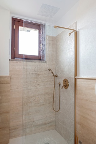 Bagno in stile moderno di 12 di Luca Bucciantini Architettura d' Interni
