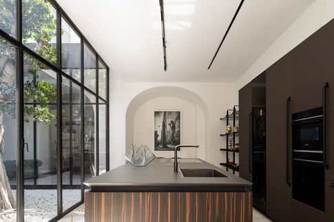Open Space in stile contemporaneo di 450 di Studiounoarchitettura