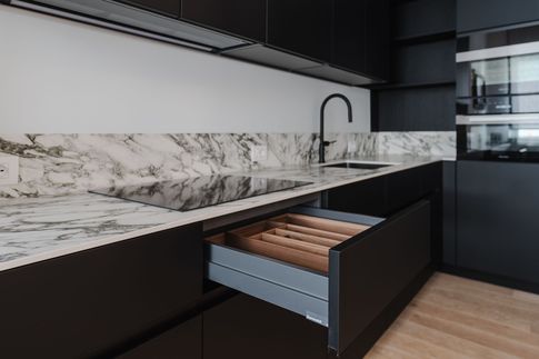 Cucina in stile contemporaneo di 11 di Technical Works SRL