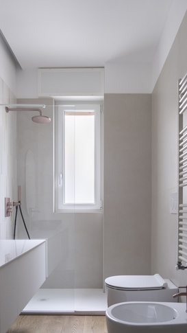 Bagno in stile contemporaneo di 5 di Michela Cordisco Studio