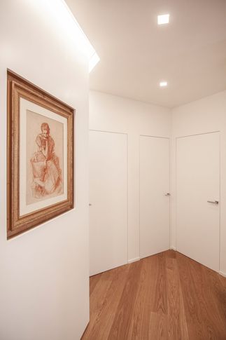 Ingresso in stile minimal di 15 di Pucciarelli Architetti