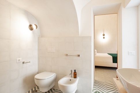 Bagno in stile contemporaneo di 3 di MANUARINO architettura design comunicazione