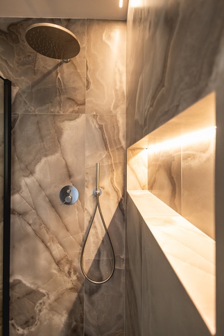 Bagno in stile contemporaneo di 5 di Architetto Zavagnini Daniele