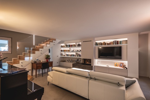 Soggiorno in stile moderno di 35 di Architetto Zavagnini Daniele
