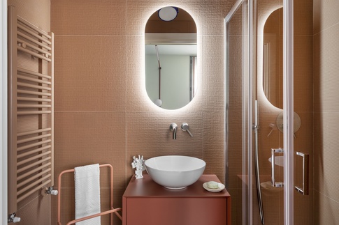 Bagno di Servizio in stile contemporaneo di 3 di Paper Plane design