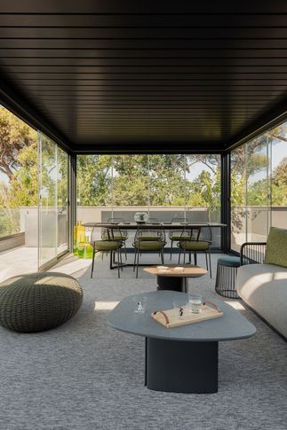 Terrazza in stile contemporaneo di 60 di Architetto Sara Edalatkhah Terrazza in stile contemporaneo di 60 di Architetto Sara Edalatkhah