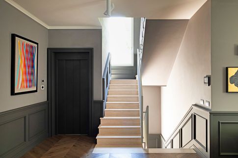 Soggiorno in stile contemporaneo di 50 di Lorenzo Franzi | Fotografia