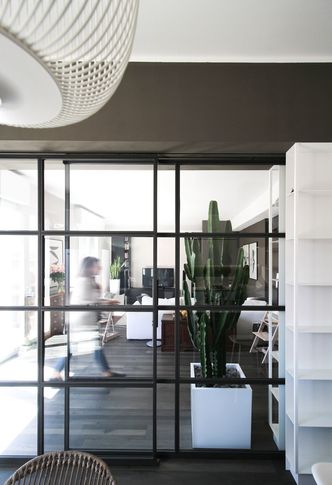 Soggiorno in stile naturale di 40 di VIU' STUDIO DI ARCHITETTURA