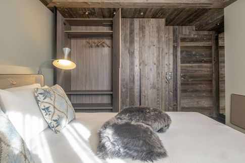 Camera da Letto in stile moderno di 15 di Design Alpino