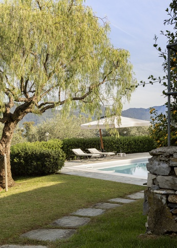 Giardino in stile glamour di 1500 di NOMADE ARCHITETTURA