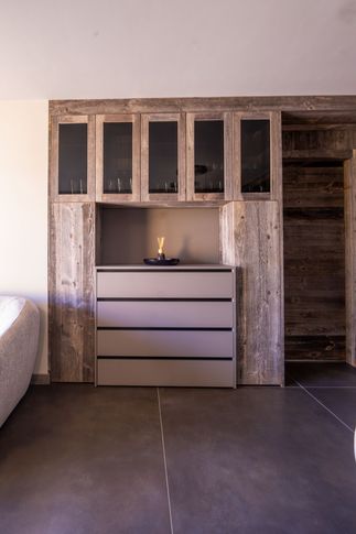 Soggiorno in stile moderno di 35 di Design Alpino
