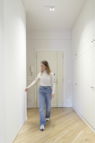 Ingresso in stile contemporaneo di 9 di Valentina Varricchio Architetto Ingresso in stile contemporaneo di 9 di Valentina Varricchio Architetto