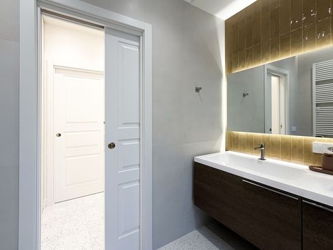 Bagno in stile contemporaneo di 8 di Studio Gaetano Riccardelli