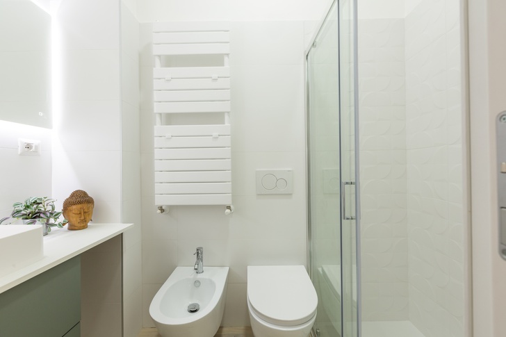 Bagno in stile minimal di 4 di Matteo Martini Architetto