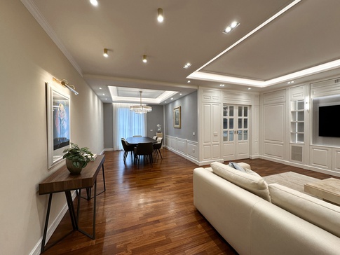 Soggiorno in stile contemporaneo di 47 di Studio Gaetano Riccardelli