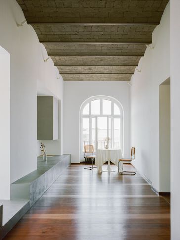 Soggiorno in stile contemporaneo di 24 di Margine