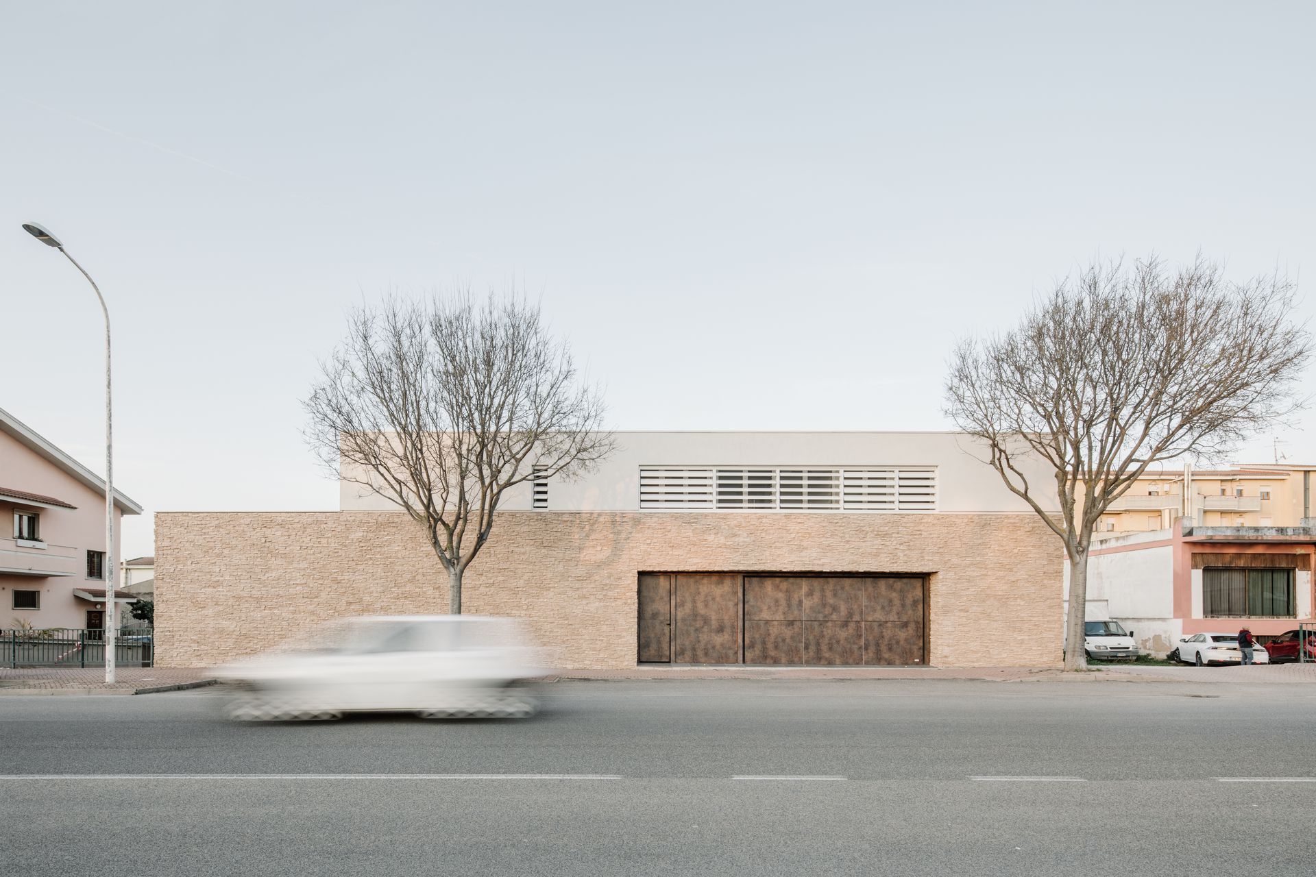 Prospetto esterno con pietra locale