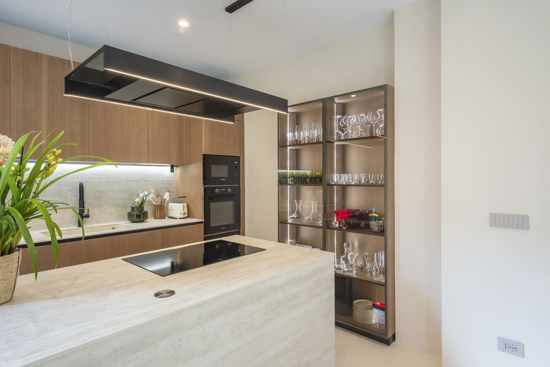 Cucina separata da vetrate