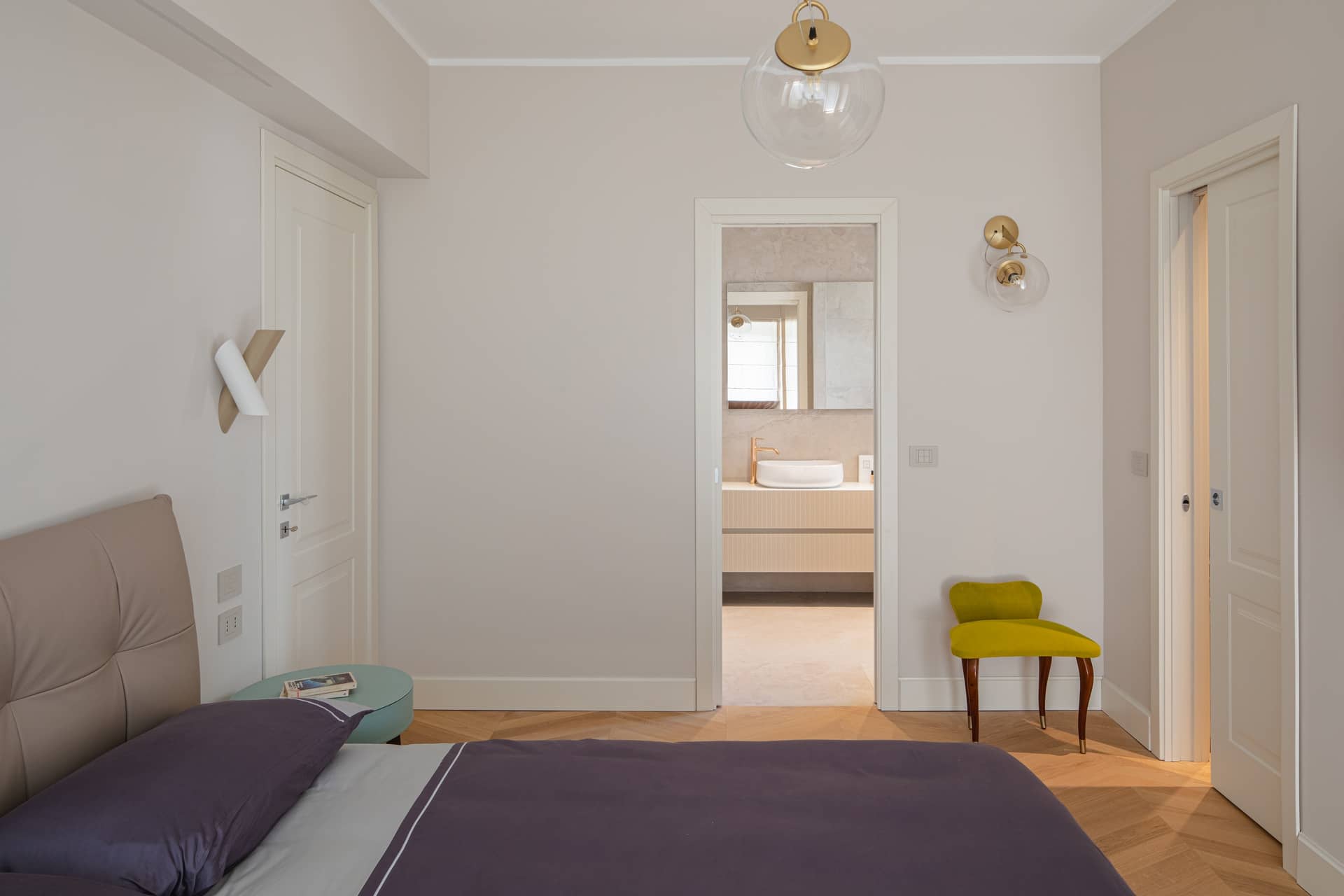 Bagno in camera da letto: progetti, soluzioni e normative per il tuo bagno en suite