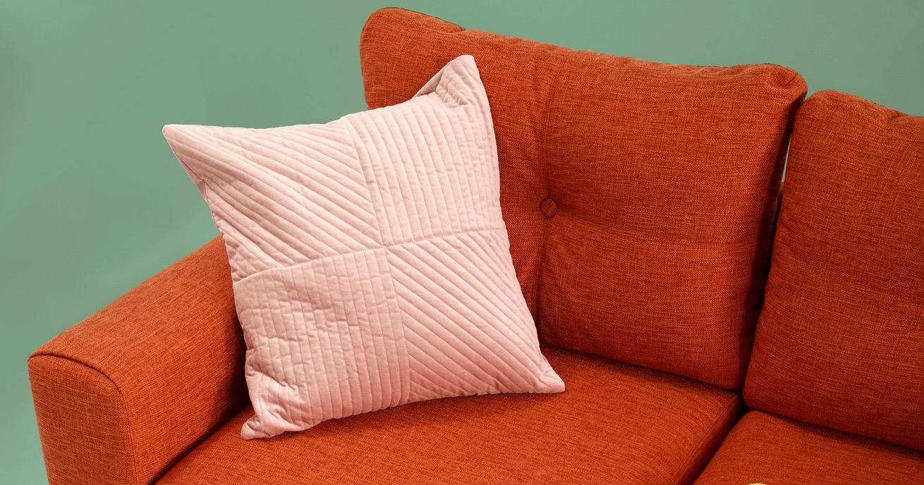 Come dare nuova vita a un divano del colore sbagliato