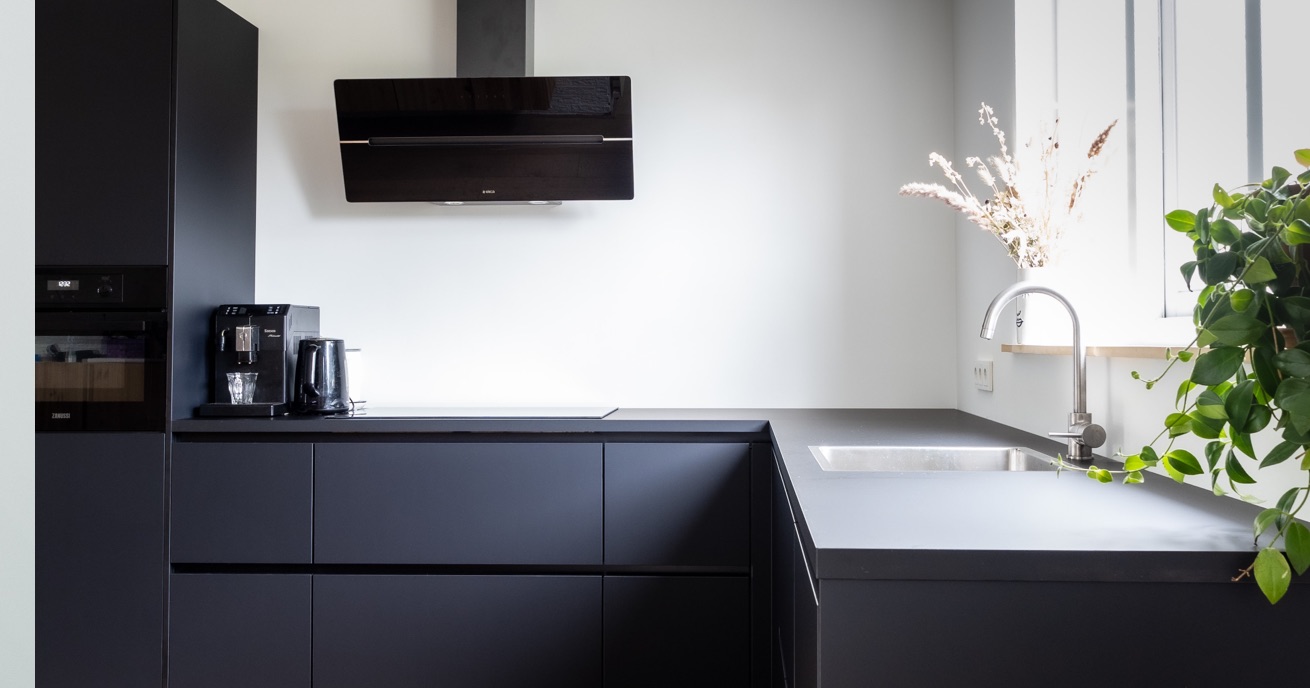 Scolapiatti: dove posizionarlo quando il lavello è sotto la finestra