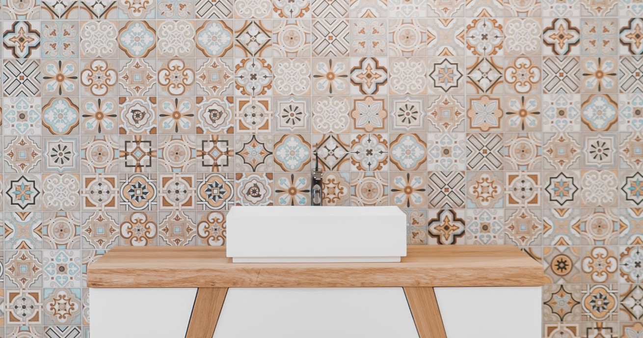 Qual è l’altezza giusta per il rivestimento del bagno?